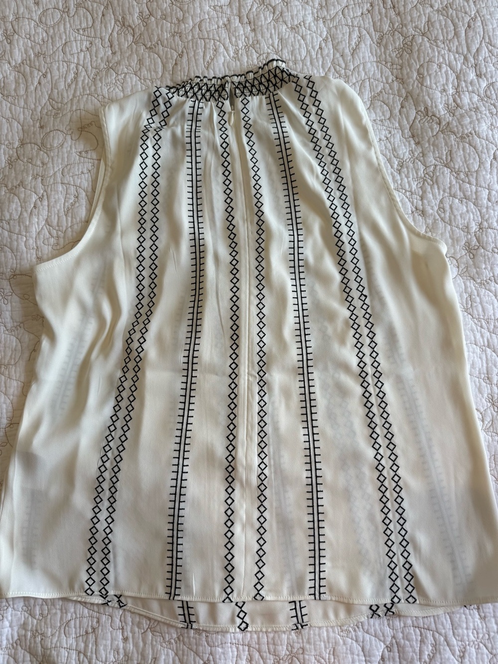 WHBM White House Black Market Embroidered Sleeveless Blouse | Size 8 - Picture 7 of 8